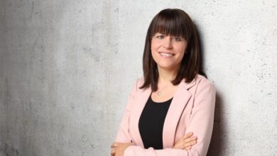 Ist Julia Reuschenbach blind